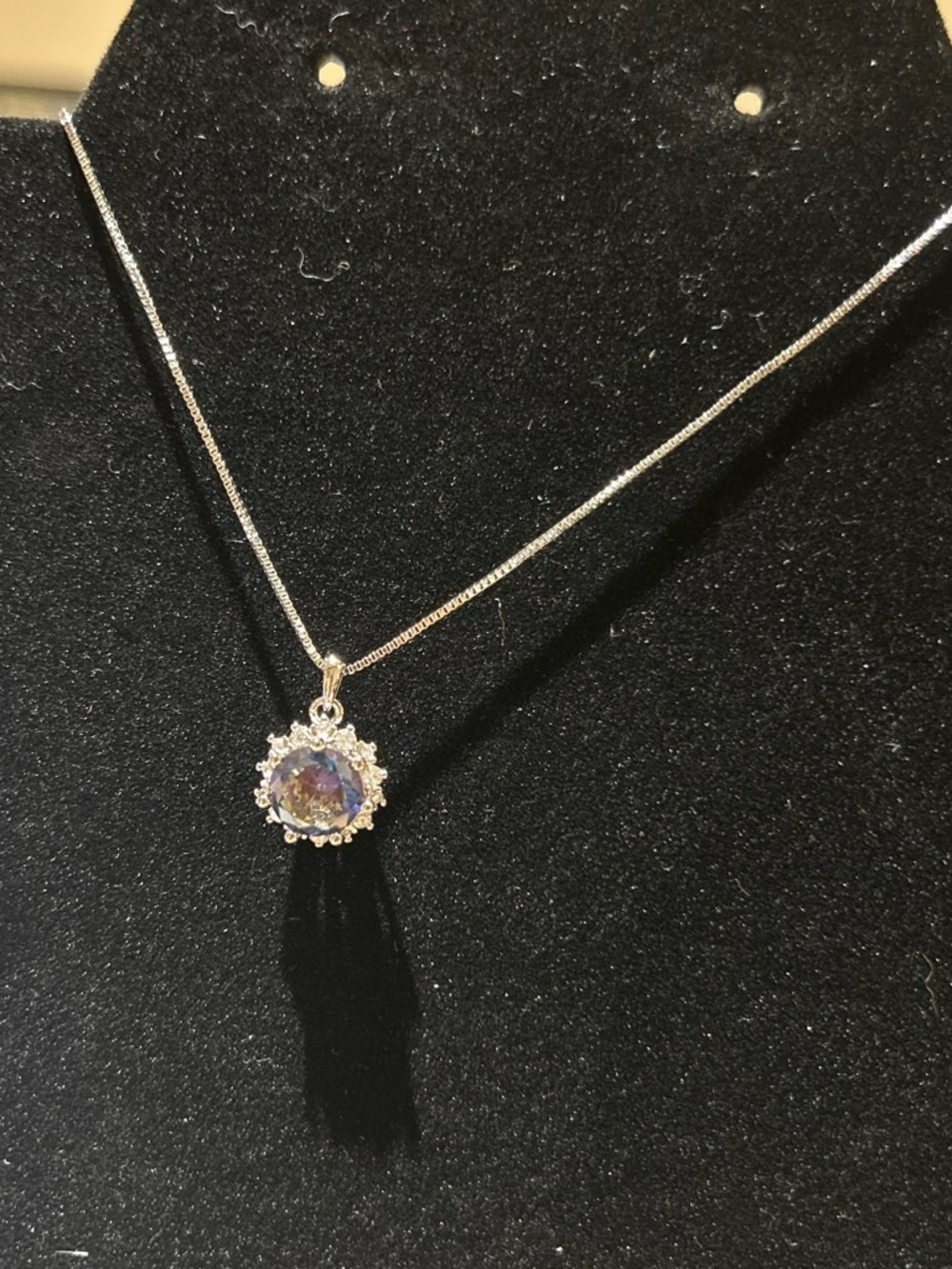 Silver color Necklace with Iridescent Round Pendant